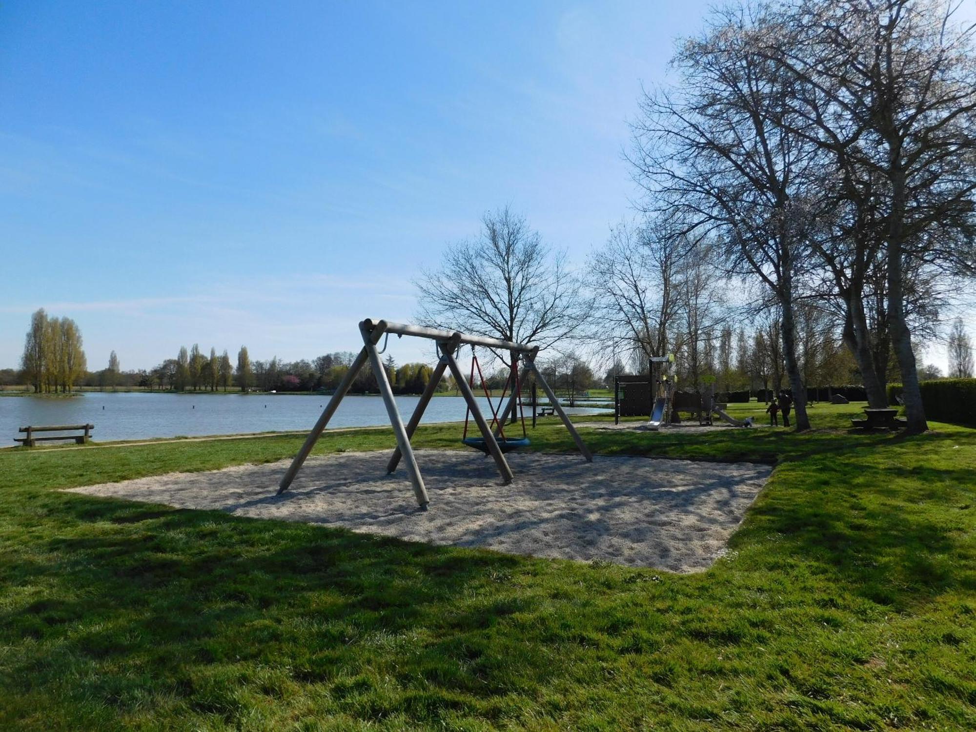 Village De Gites De La Chesnaie Saint-Denis-du-Maine Ruang foto