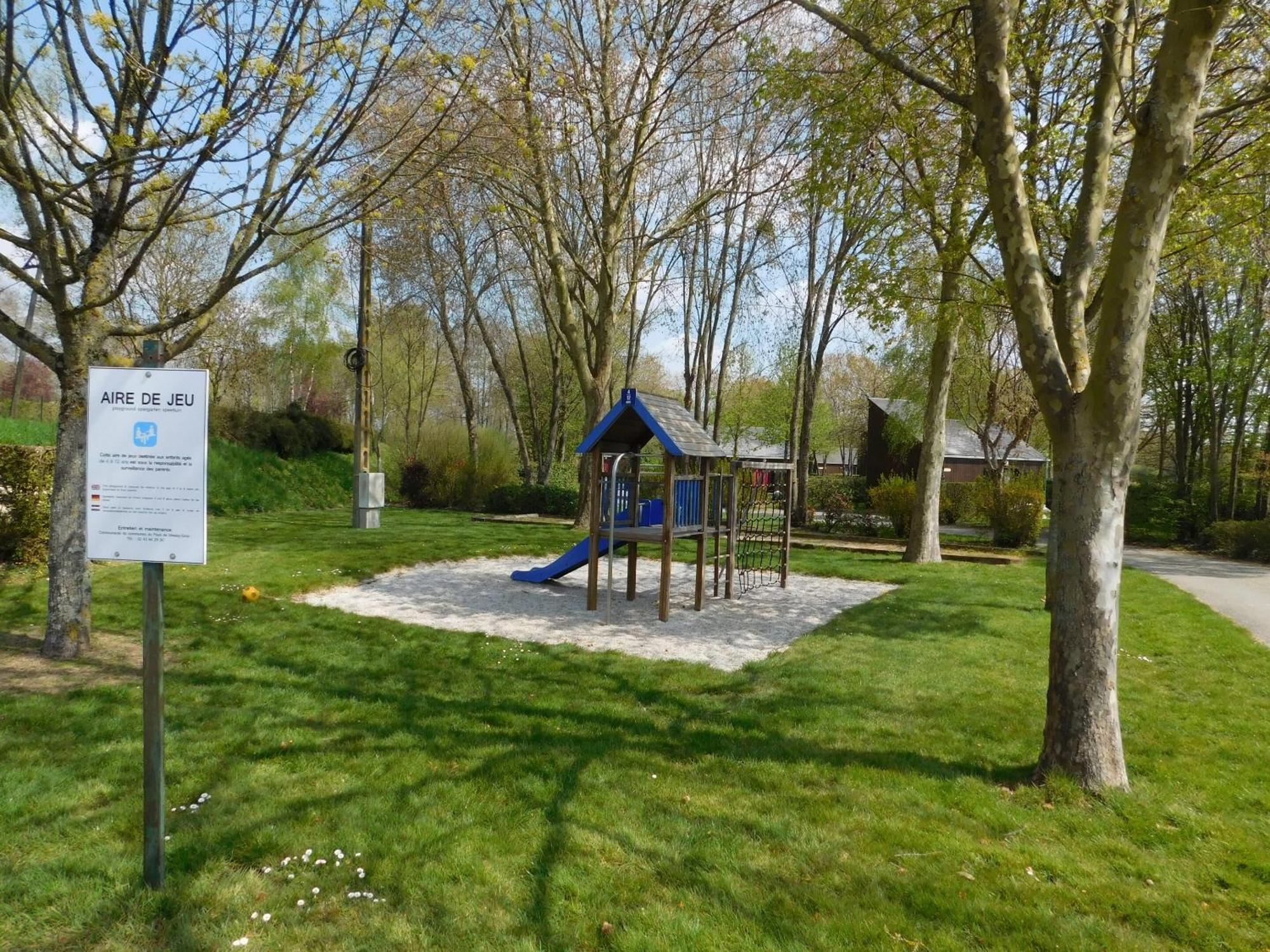 Village De Gites De La Chesnaie Saint-Denis-du-Maine Bagian luar foto